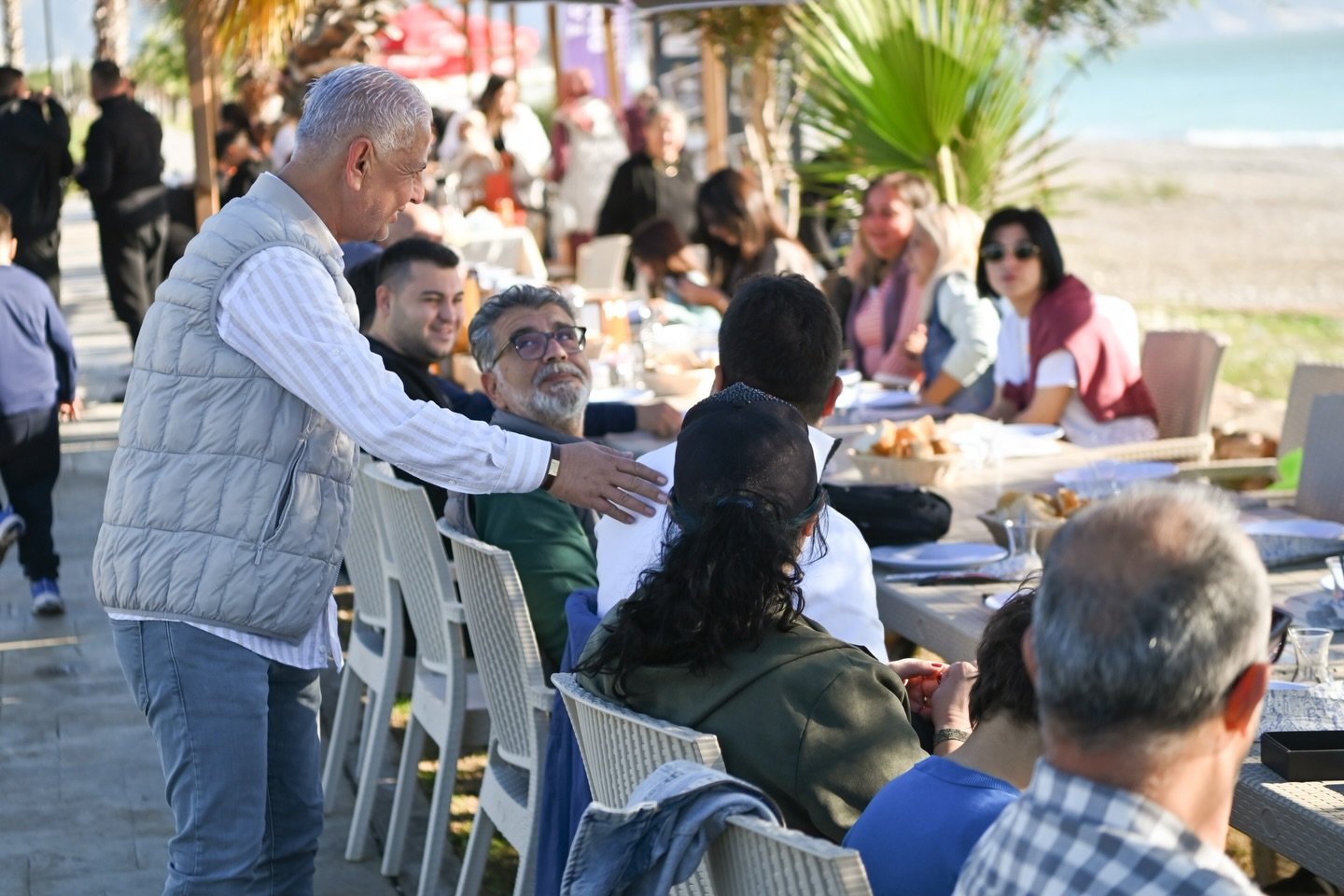 Mimoza Cafe’de Pazar Huzuru