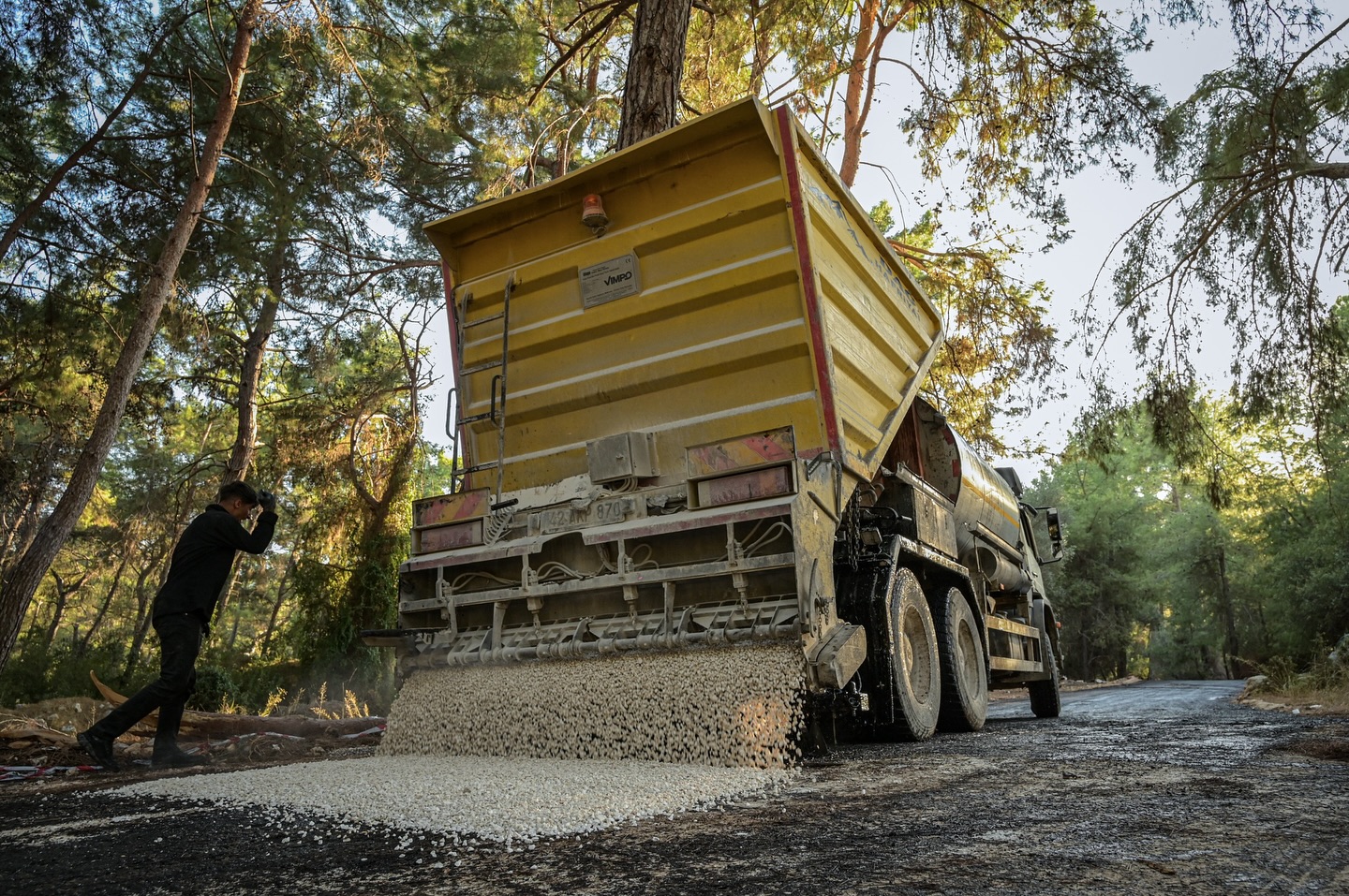 Çift Kat Asfalt Sathi Kaplama ve Beton Yol Çalışmaları